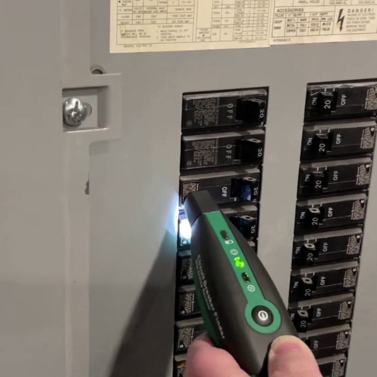 Comprobador de enchufes y localizador de protecciones KPS-CC820